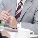 出来る営業マンは素晴らしい提案をした後に油断はしない。提案後のクロージングはさり気なく、そして積極的に。
